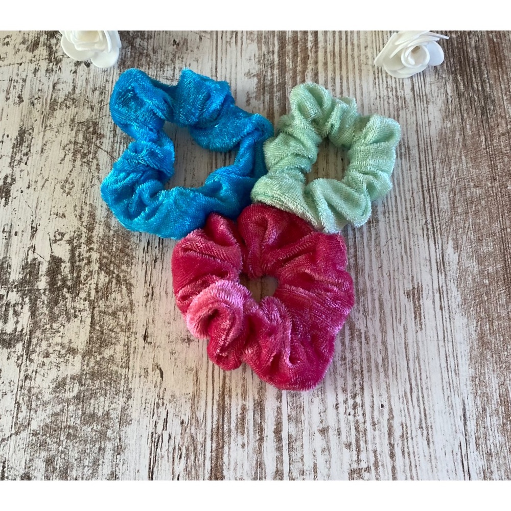 Brand new Brandy Melville scrunchies bundle - Picture 2 of 2